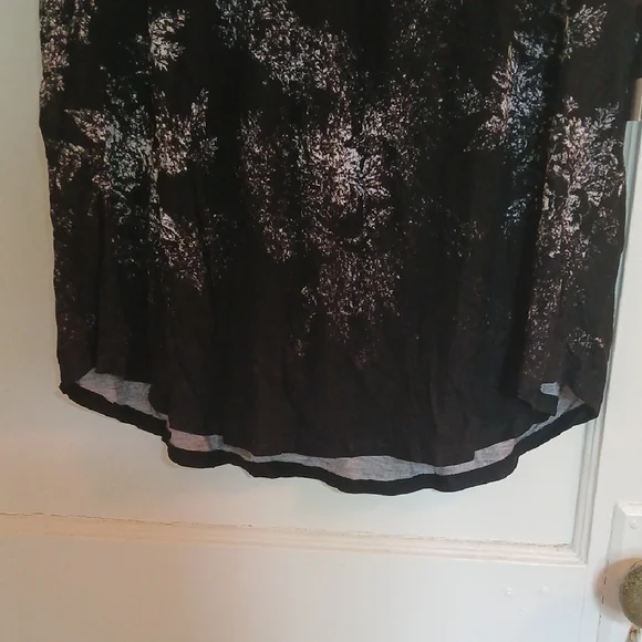 Simply Vera Vera Wang Black Print Short Sleeve Tee - Picture 2 of 11